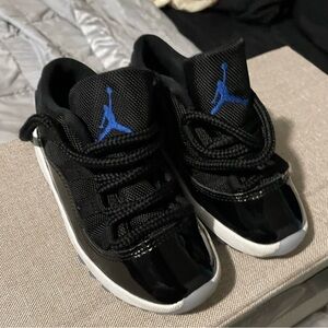 Jordan 11 retro low “space  jam”